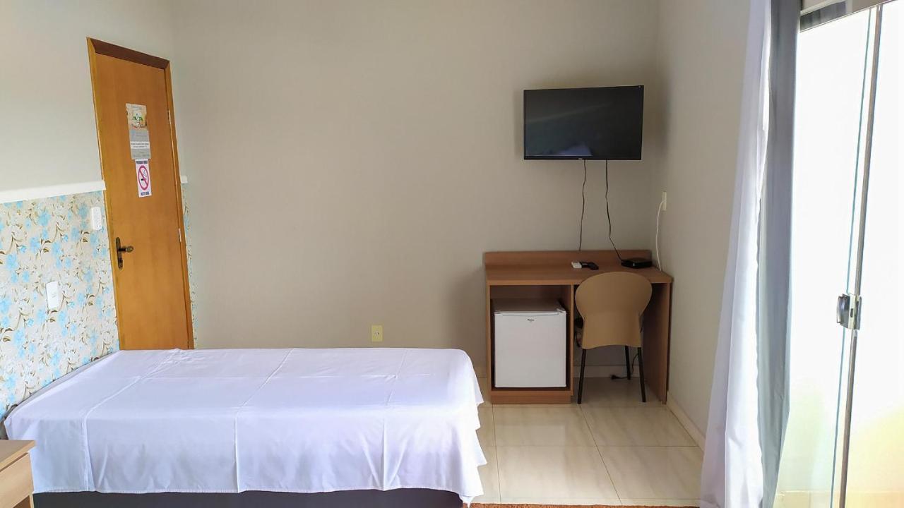 Pouso Oliveira Suites São João Batista do Glória Esterno foto