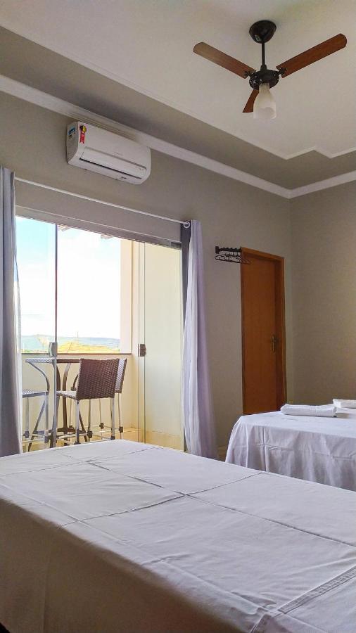 Pouso Oliveira Suites São João Batista do Glória Esterno foto