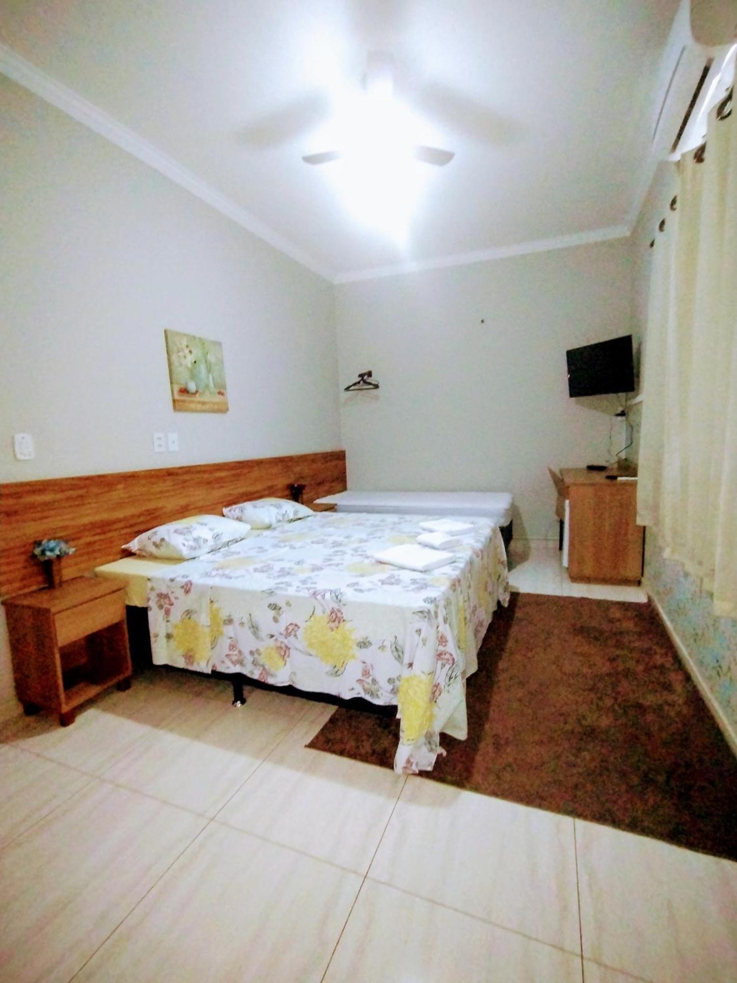 Pouso Oliveira Suites São João Batista do Glória Esterno foto