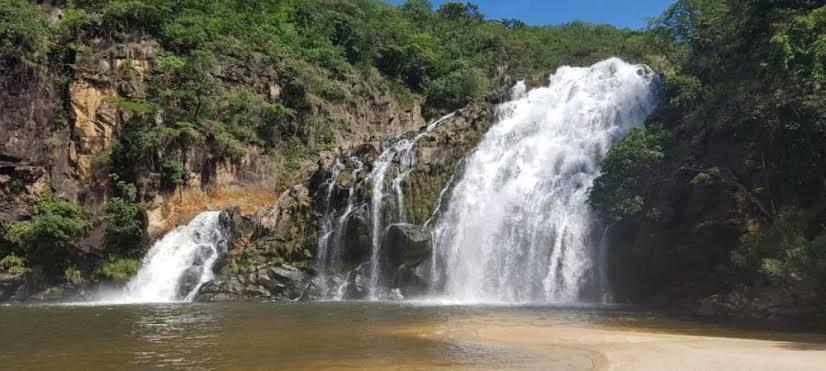 Pouso Oliveira Suites São João Batista do Glória Esterno foto