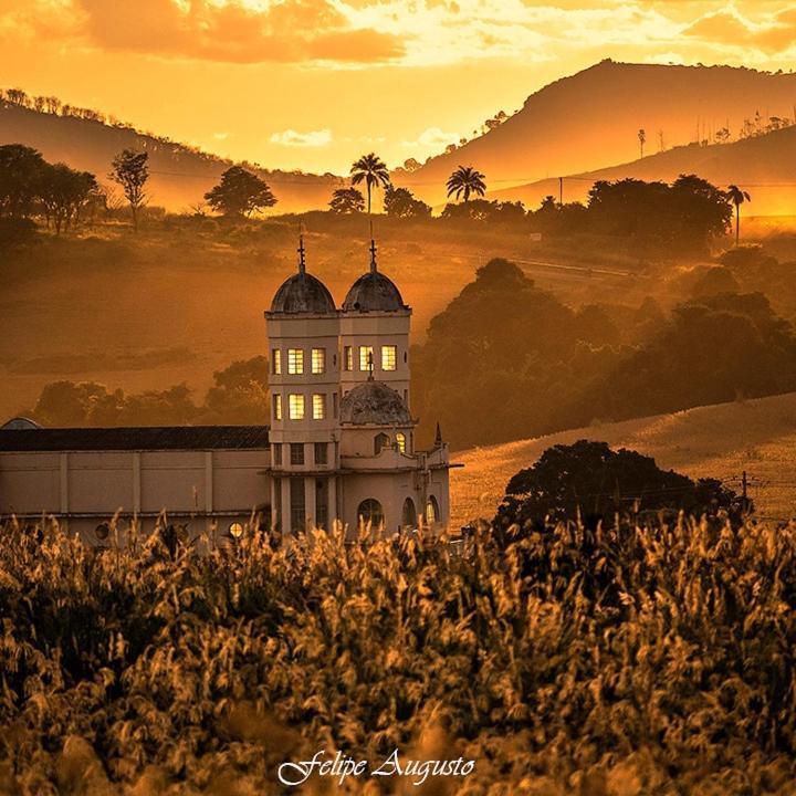 Pouso Oliveira Suites São João Batista do Glória Esterno foto